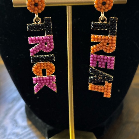 Halloween TRICK/ TREAT Design Beaded Dangle Earrings NEW - Picture 2 of 5